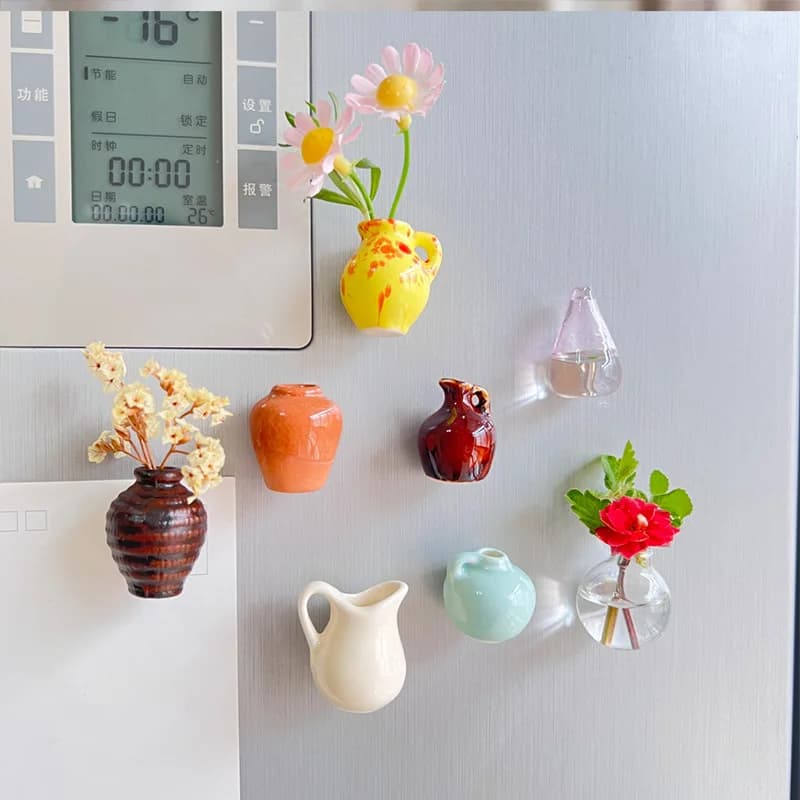 Mini ceramiczny wazonik z magnesem na lodówkę 🌸