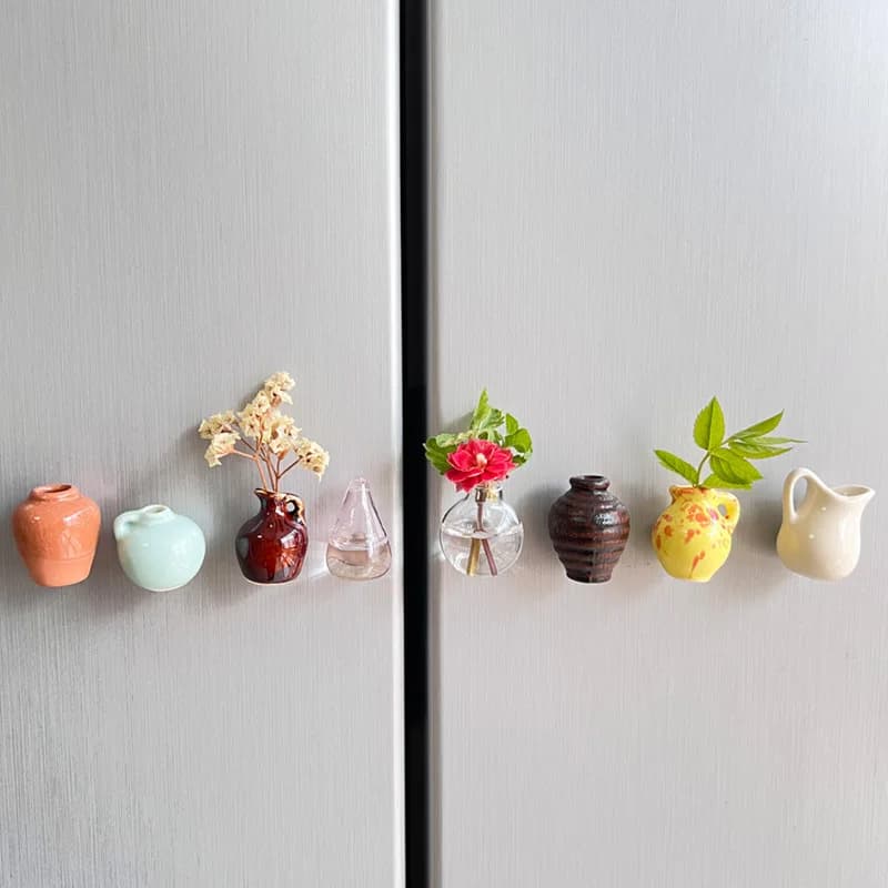 Mini ceramiczny wazonik z magnesem na lodówkę 🌸