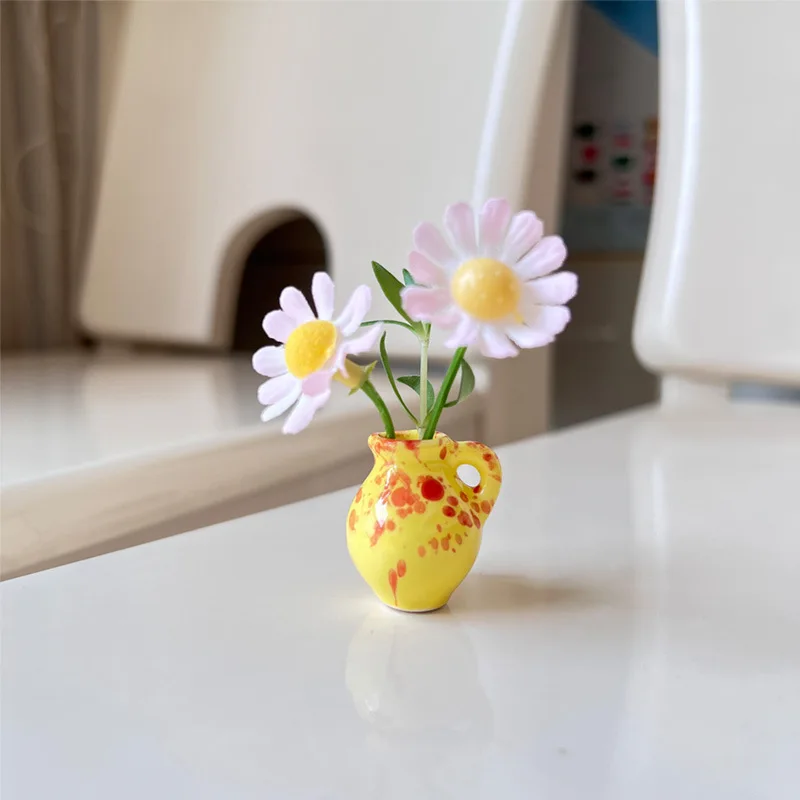 Mini ceramiczny wazonik z magnesem na lodówkę 🌸