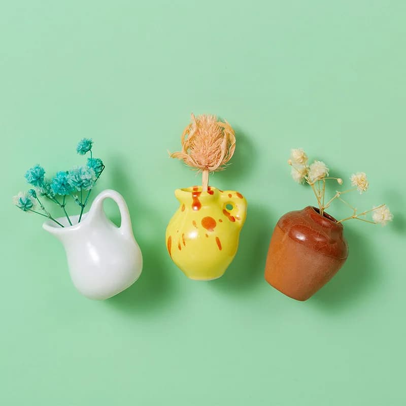 Mini ceramiczny wazonik z magnesem na lodówkę 🌸